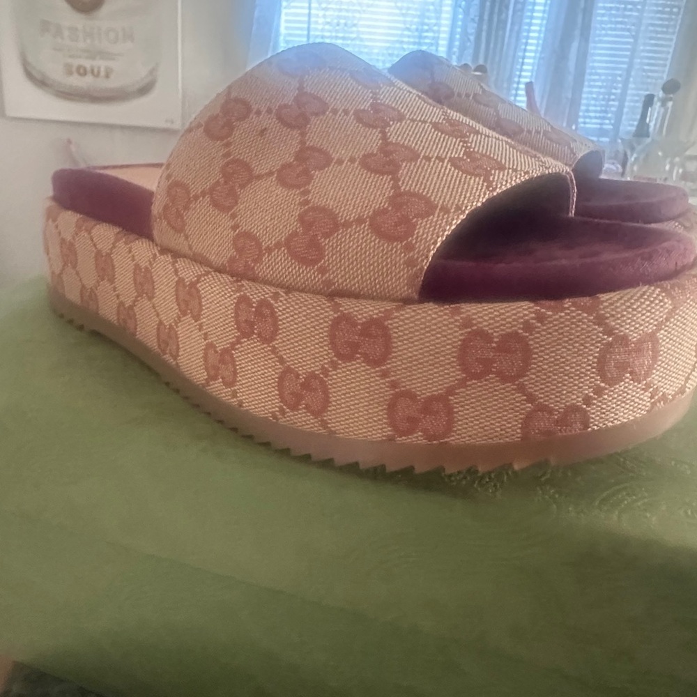 Pink Gucci Slides- 💃🏽